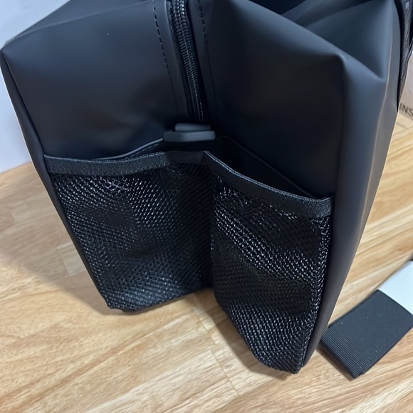 NEW Rains Gym Duffle/ Weekender Bag Black - Picture 7 of 15
